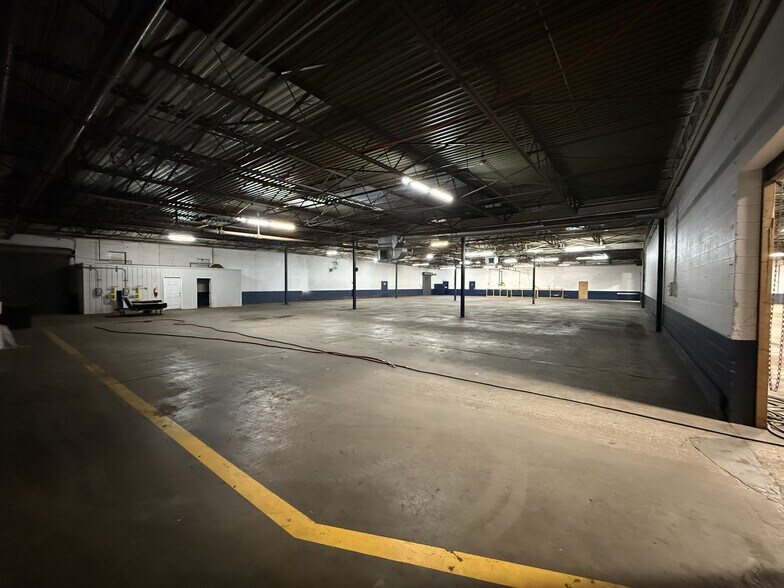 More Photos Of 214 Industrial Park Rd, Livingston Manufacturing For Lease