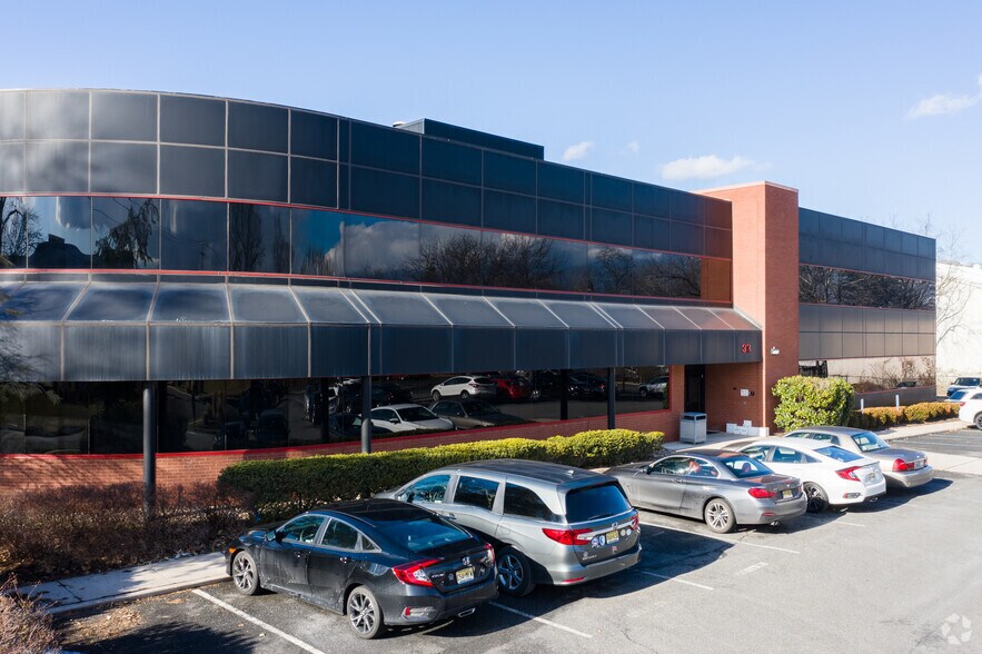 More Photos Of 33 Bleeker St, Millburn Medical For Lease