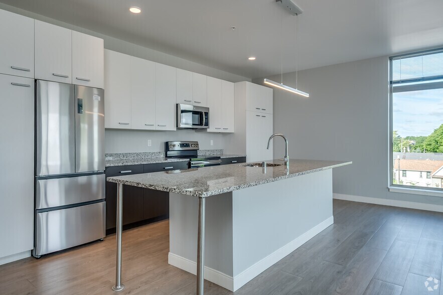 More Photos Of 211 W Mineral St, Milwaukee Apartments For Lease
