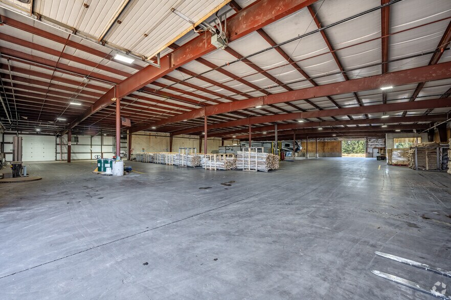 More Photos Of 236 S 2nd St, Butternut Distribution For Lease