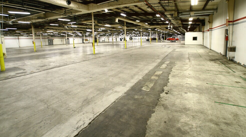 More Photos Of 260 Bennett Dr, Pulaski Warehouse For Lease