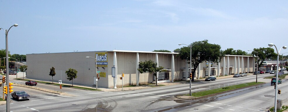 Primary Photo Of 5300 W Fond Du Lac Ave, Milwaukee Freestanding For Sale