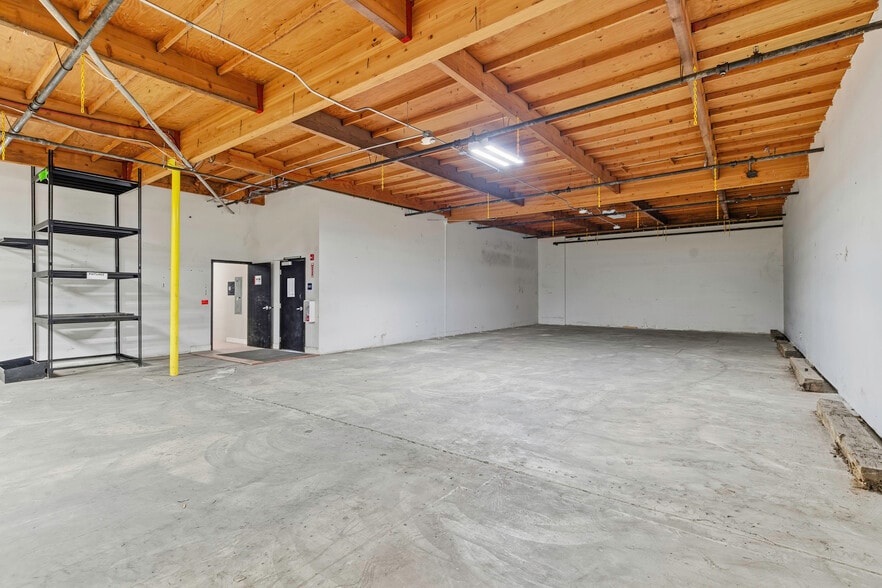 More Photos Of 3601 Ming Ave, Bakersfield Freestanding For Lease