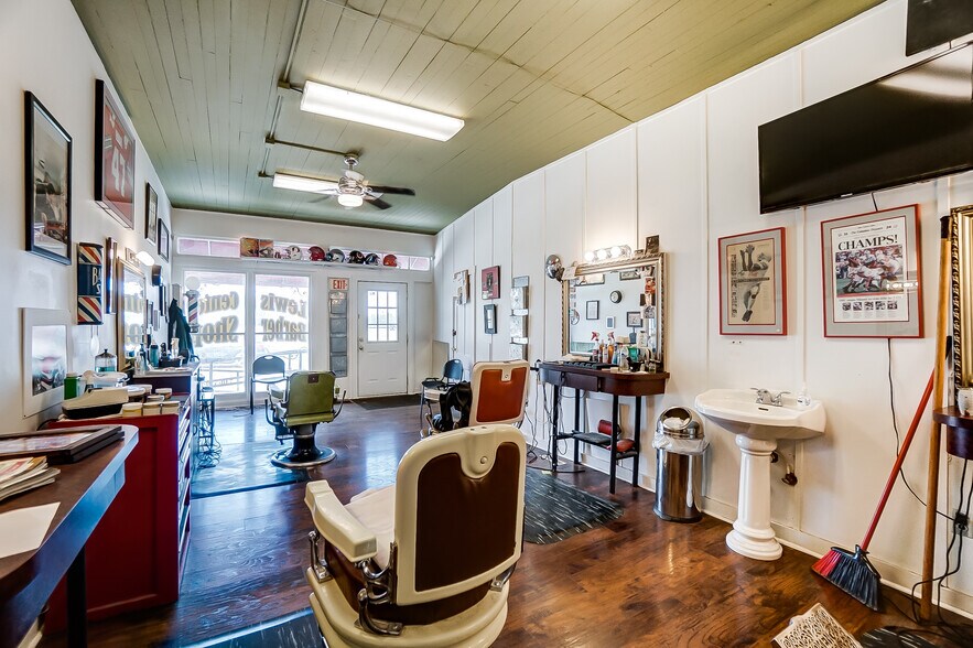 More Photos Of 1550 Lewis Center Rd, Lewis Center Freestanding For Sale