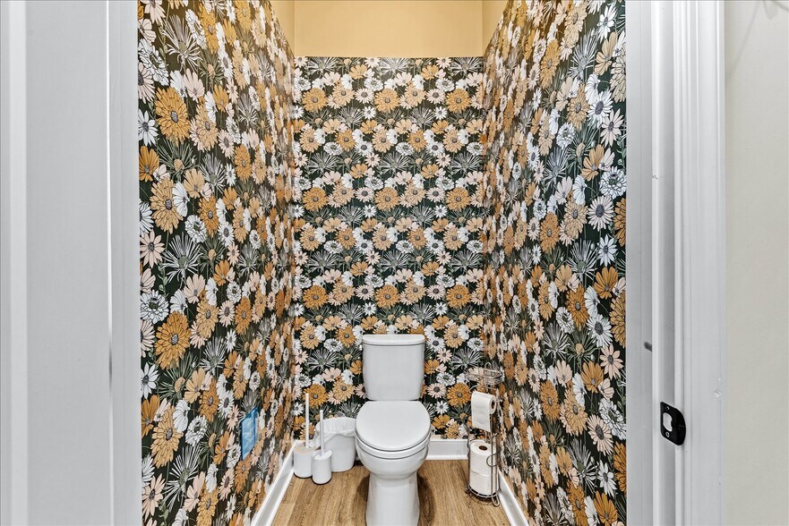 More Photos Of 10 Irving Ave N, Colonial Beach Apartments For Sale