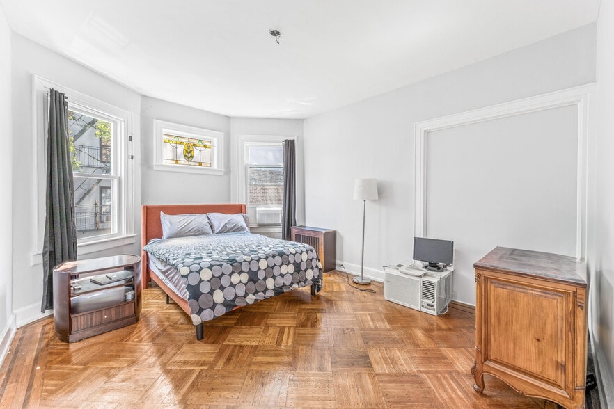 More Photos Of 2053 E 16th St, Brooklyn Flex For Sale