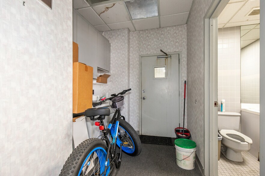 More Photos Of 161 Remington Blvd, Ronkonkoma Warehouse For Sale
