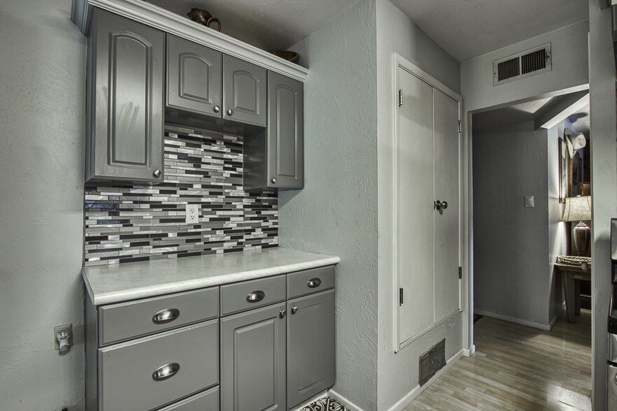 More Photos Of 10697 Highway 152, Hillsboro Storefront Retail Residential For Sale