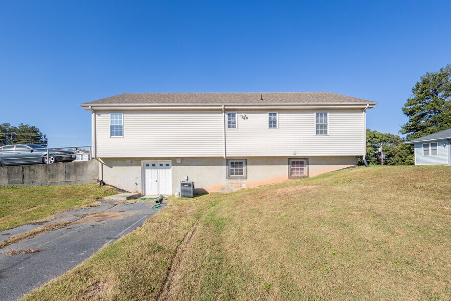 More Photos Of 2690 Old Richmond Road, Danville Office For Sale
