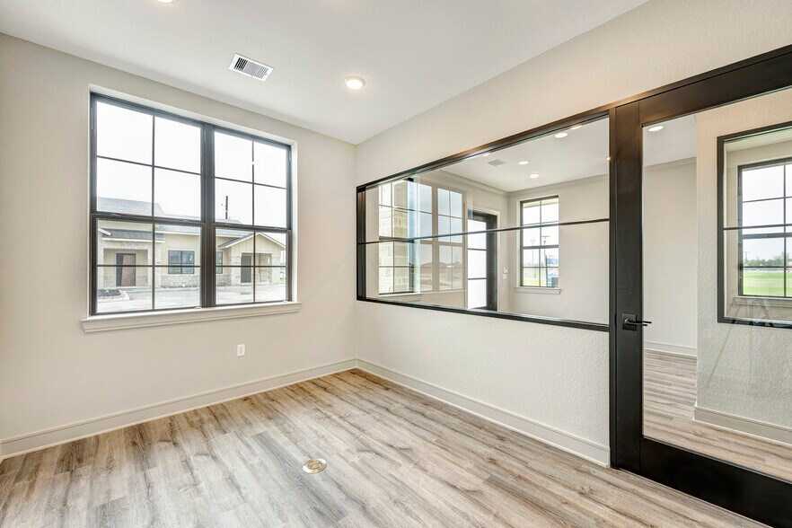 More Photos Of 10242 Greenhouse Rd, Cypress Office For Lease