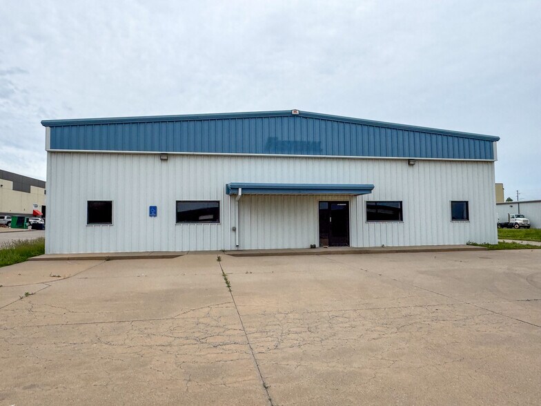 More Photos Of 3040 N Ohio St, Wichita Industrial For Sale