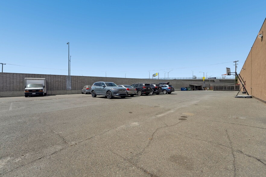 More Photos Of 825-829 27th Ave, Oakland Manufacturing For Sale