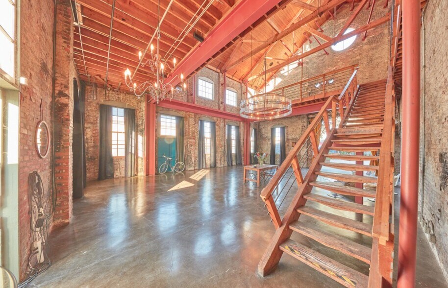 More Photos Of 2640 Huron St, Los Angeles Office For Sale