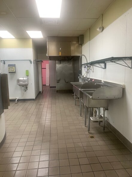More Photos Of 4849-4853 Oakton St, Skokie Storefront For Lease