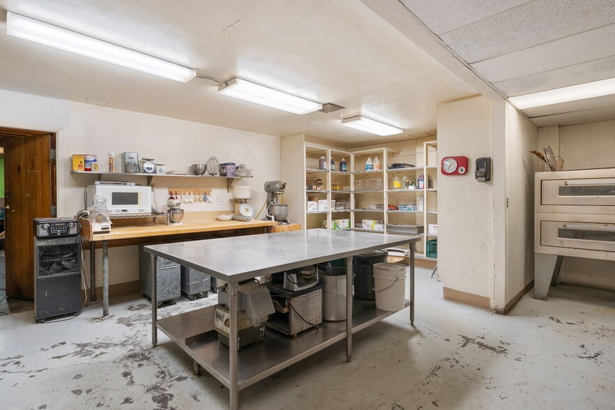 More Photos Of , Milwaukie General Retail For Sale