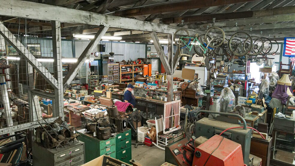 More Photos Of 200 W First St, Brenham Warehouse For Sale