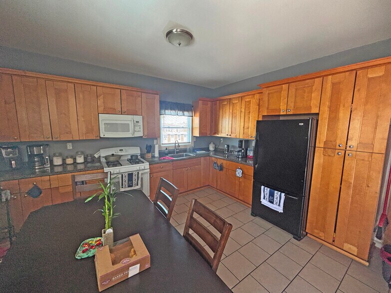 More Photos Of 247 Madison Ave, Bridgeport Apartments For Sale
