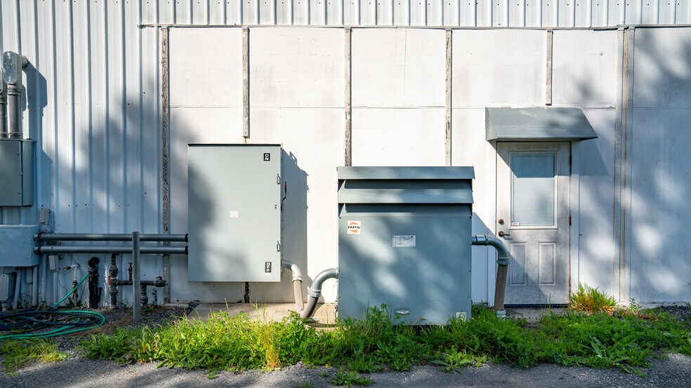 More Photos Of 4770 Occidental Rd, Santa Rosa Light Distribution For Sale