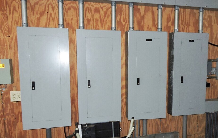 More Photos Of 1170 US Highway 45, Henderson Light Manufacturing For Lease