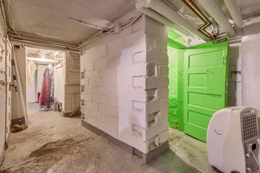 More Photos Of 3701 S Lyndale Ave, Minneapolis Storefront Retail Residential For Sale