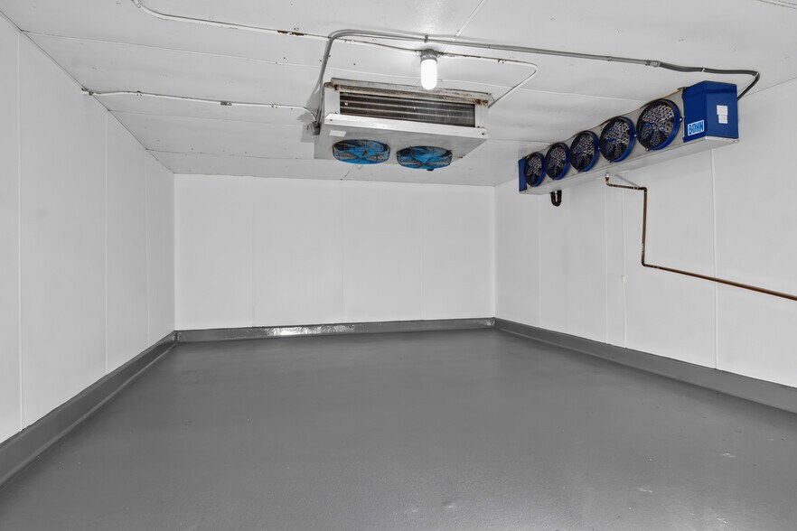 More Photos Of 10650-10658 Burbank Blvd, North Hollywood Food Processing For Lease