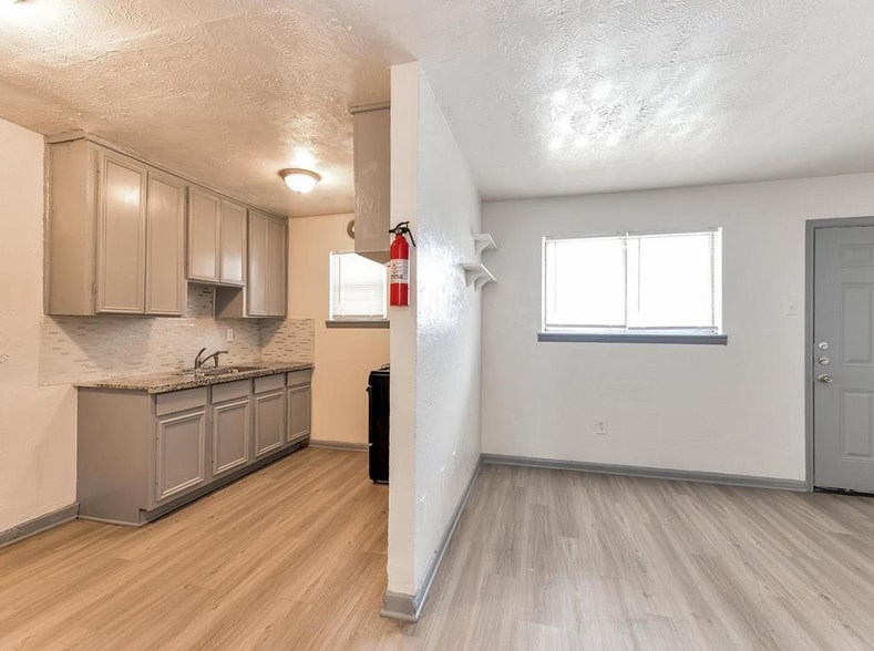 More Photos Of 2811 Broad St, Houston Apartments For Sale
