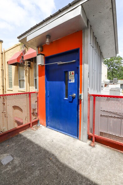 More Photos Of 109 S Main St, Gainesville Restaurant For Sale