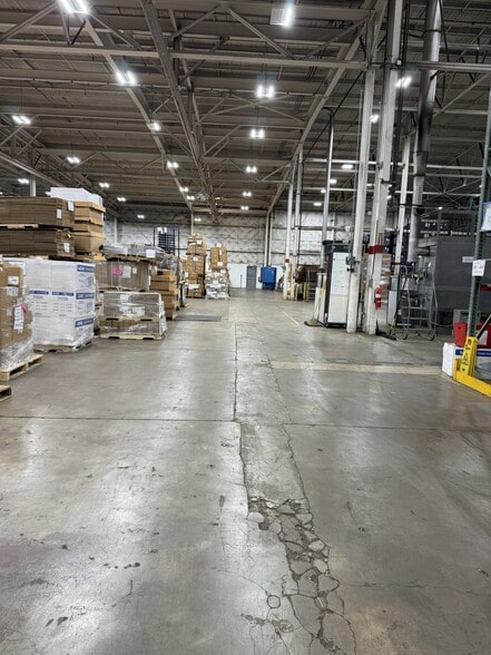 More Photos Of 2100 Cedar St, Fremont Distribution For Lease