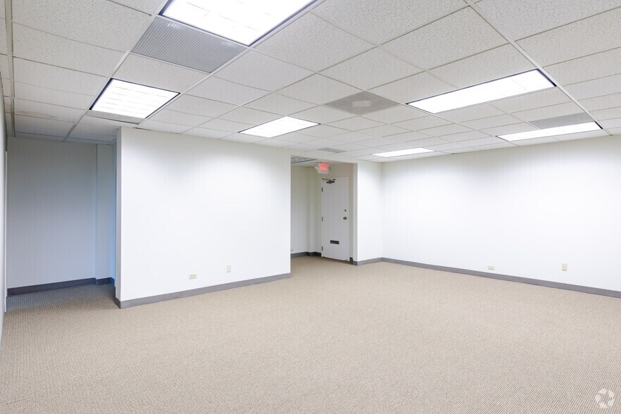 More Photos Of 799 Roosevelt Rd, Glen Ellyn Office For Lease