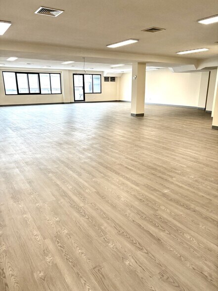 More Photos Of 1961 49th St, Long Island City Office For Lease