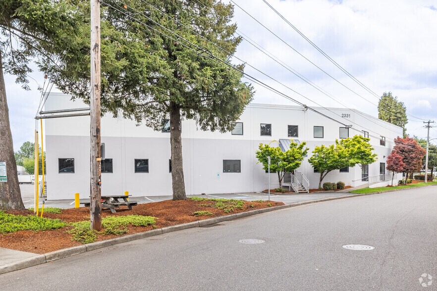 More Photos Of 2331 NE Argyle, Portland Unknown For Lease