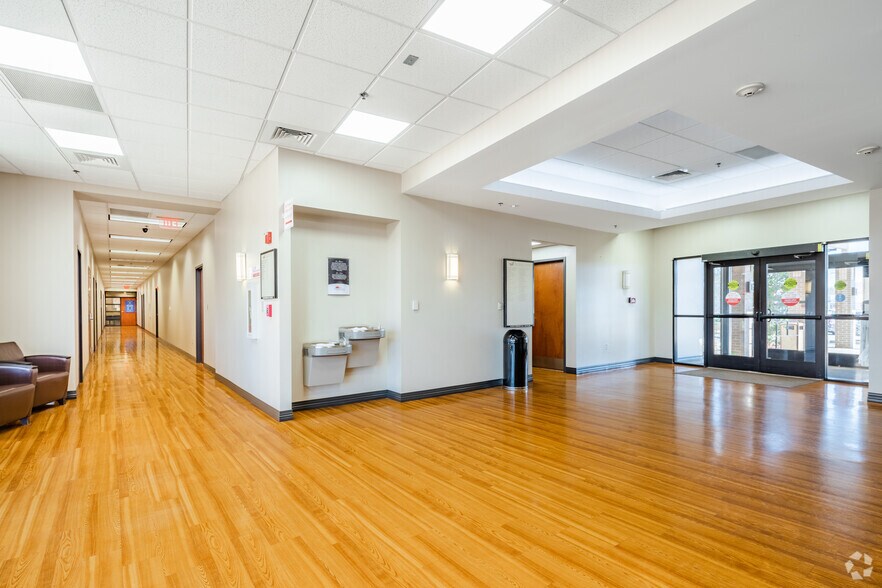 More Photos Of 100 Market Place Blvd, Cartersville Unknown For Lease