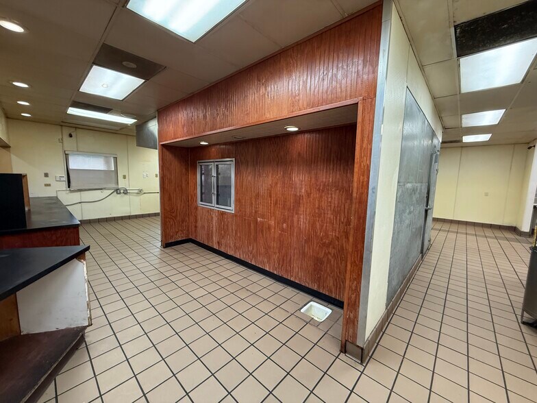 More Photos Of 276 W Henderson Ave, Porterville Restaurant For Lease