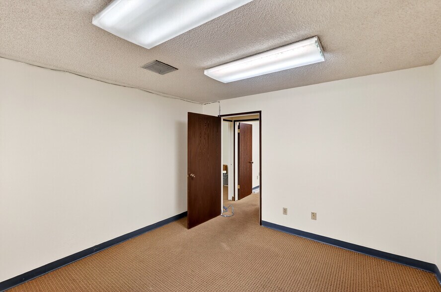 More Photos Of 524 N Mullan Rd, Spokane Loft Creative Space For Sale