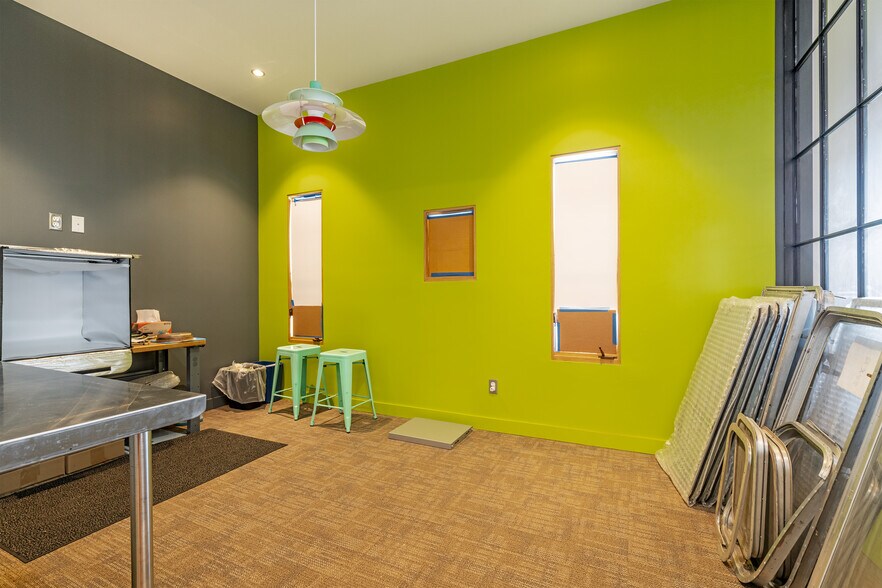 More Photos Of 27556 I 25 East Frontage Rd, Santa Fe Light Distribution For Sale