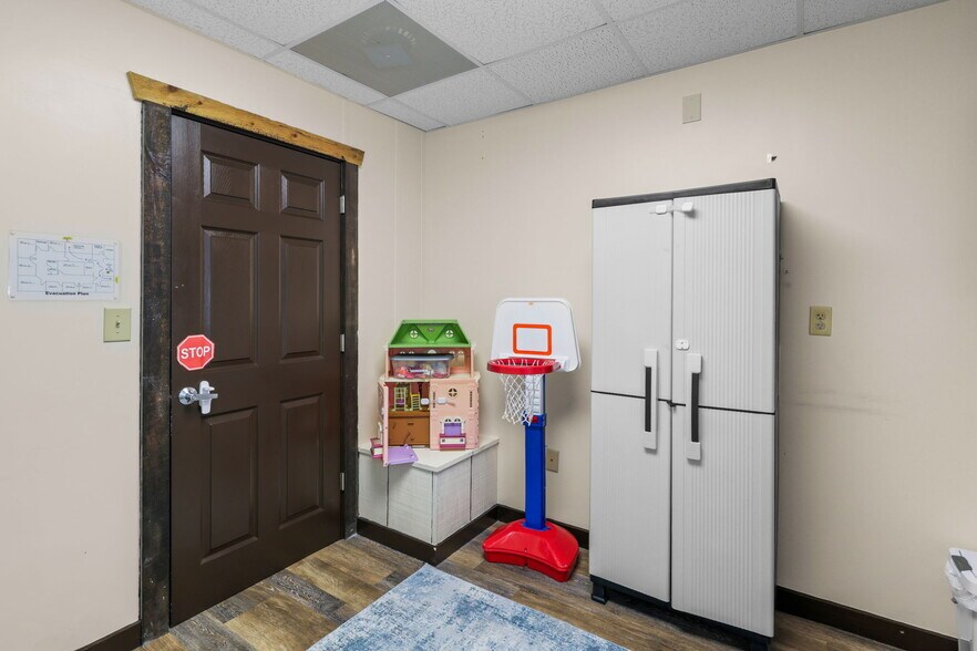 More Photos Of 310 Terrell Rd, Franklin Office For Sale
