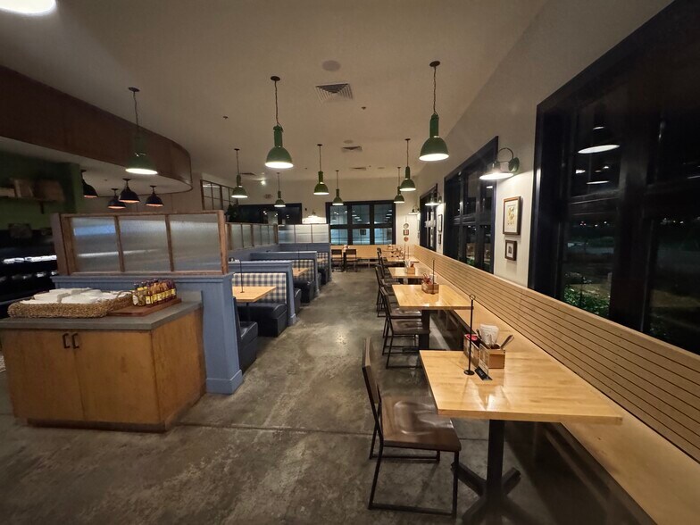More Photos Of 166 Calhoun Station Pky, Gluckstadt Restaurant For Sale