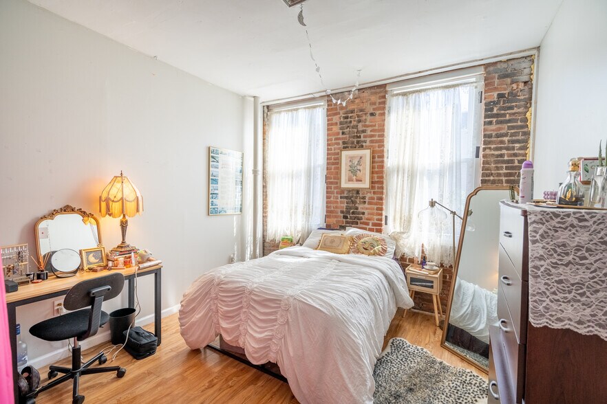 More Photos Of 31 Court St, Binghamton Storefront Retail Residential For Sale