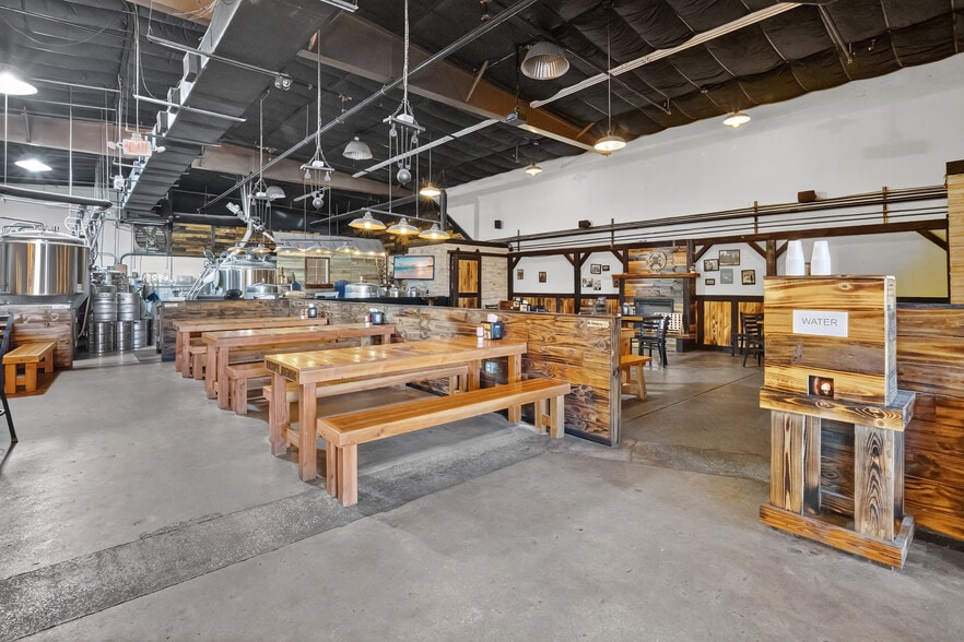 More Photos Of 10-14 W Illiana St, Orlando Warehouse For Sale