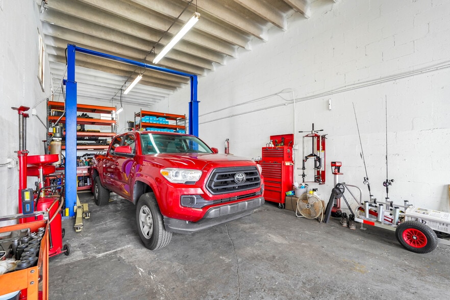 More Photos Of 5960-5992 SW 23rd St, West Park Showroom For Sale