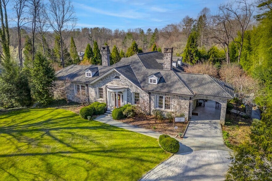 More Photos Of 60 Woodside Dr, Brevard Hospitality For Sale