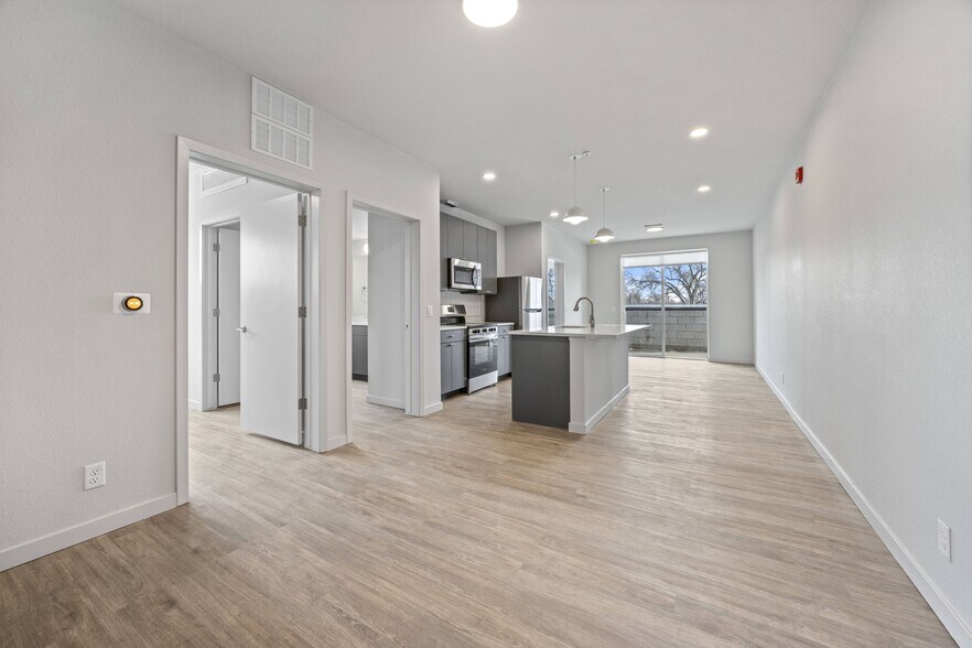More Photos Of 5701 W Colfax Ave, Lakewood Apartments For Lease