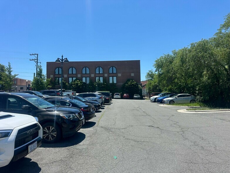 More Photos Of 754 Elden St, Herndon Office For Sale