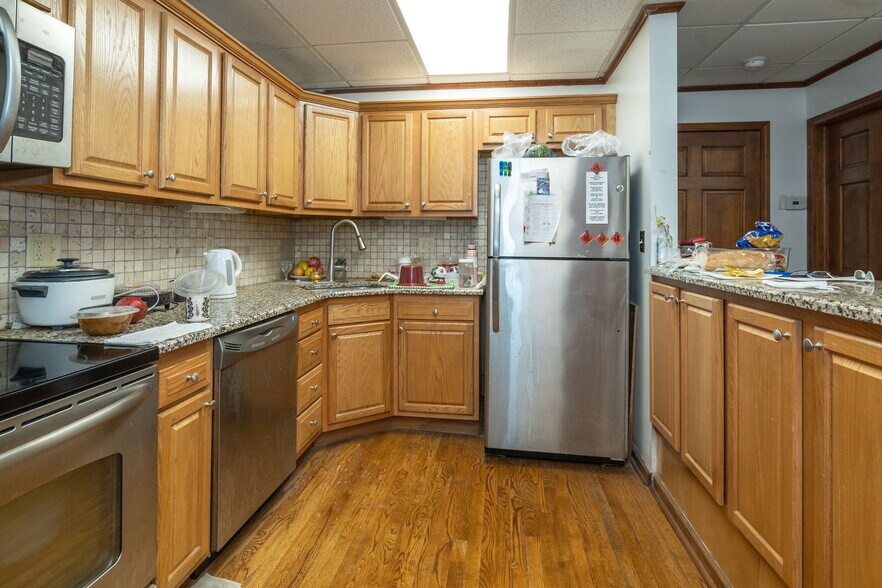 More Photos Of 46 Columbia St, Albany Office For Sale