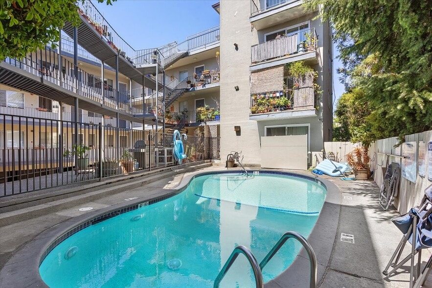 More Photos Of 671 Vernon St, Oakland Apartments For Sale