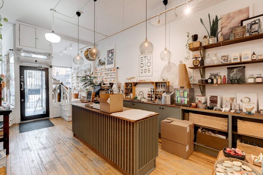 More Photos Of 205 King St E, Hamilton Storefront Retail Residential For Sale