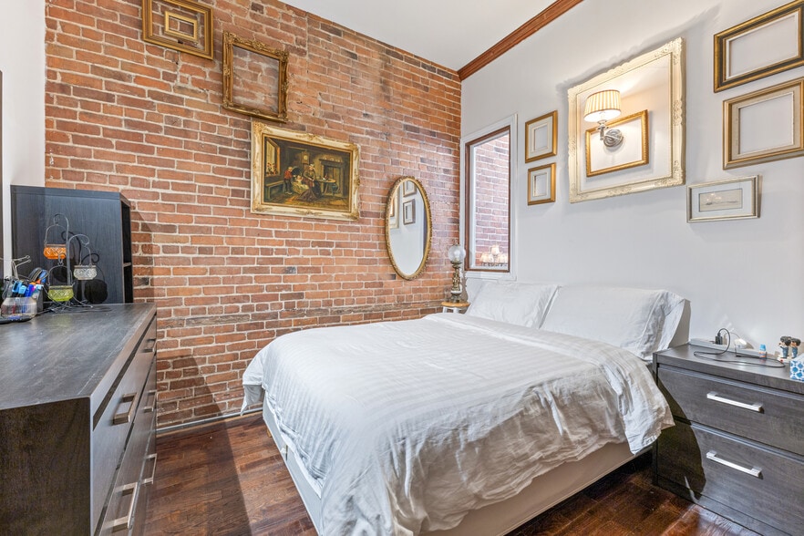 More Photos Of 1023 Rue Berri, Montréal Apartments For Sale