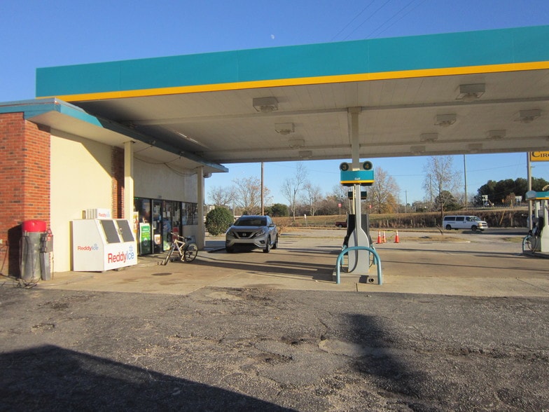 More Photos Of 2301 Lackey St, Lumberton Convenience Store For Sale