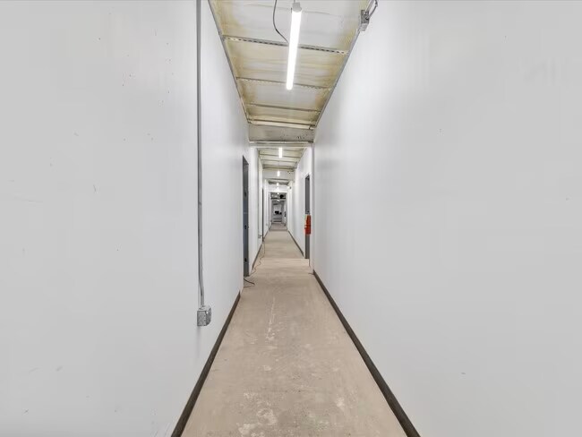 More Photos Of 700 N Main St, Lexington Warehouse For Lease