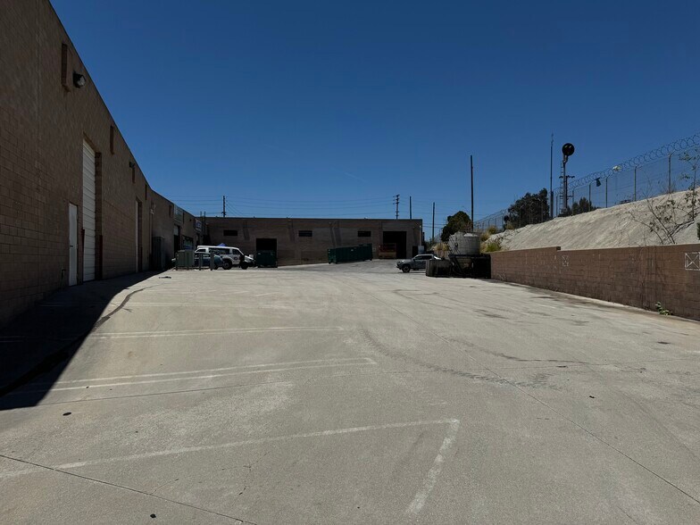 More Photos Of 12035-12055 Sherman Way, North Hollywood Warehouse For Lease